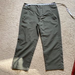 Nau women’s cropped pants